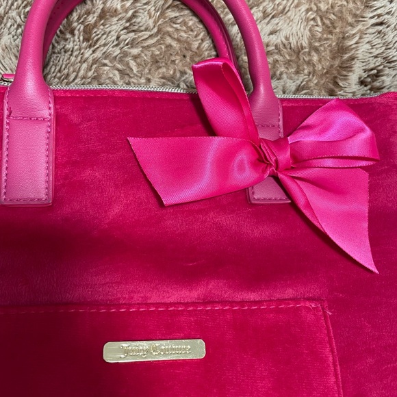Is Valarie !!pink Velvet Juicy Couture Convertible Backpack Purse With Bow 💗 - Picture 3 of 8